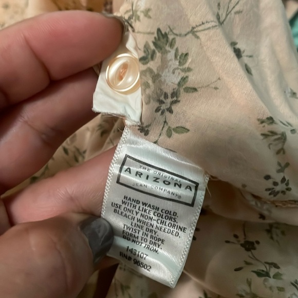 Pretty Arizona Floral Pastel Peach Ruffle Shirt with Frayed Sleeves Size Medium - Picture 3 of 4